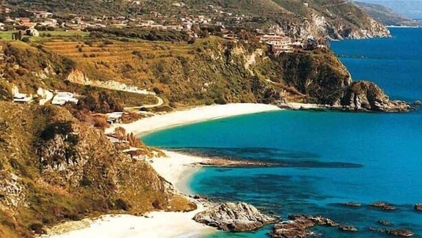 A coastal landscape with a winding road, a beach, and a small settlement. - Sunshine Club Hotel & Spa (Ricadi)