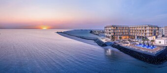Beach Bay Hotel Mirfa, Edge by Rotana