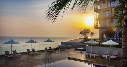 Beach Bay Hotel Mirfa, Edge by Rotana