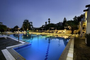 Outdoor pool - Malibu Boutique Studios (Rhodes)