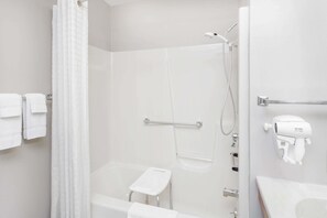 Bathroom - Super 8 by Wyndham Watseka (Watseka)