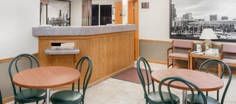 Super 8 by Wyndham Watseka