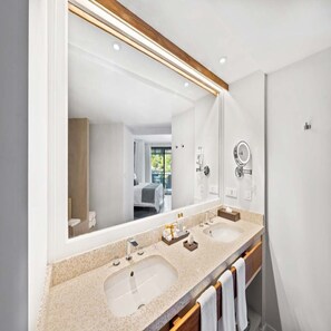 Bathroom - Secrets Saint Martin Resort and Spa (Anse Marcel)