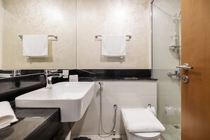 Bathroom - Unlock Waterfront Edge Business bay (Dubai)