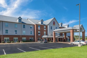 A Red Roof Plus hotel with a parking lot and a covered entrance. - Red Roof Inn Plus & Suites Birmingham - Bessemer (Bessemer)