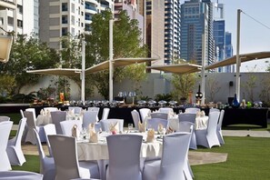 Outdoor dining - The Tower Plaza Hotel Dubai (Dubai)