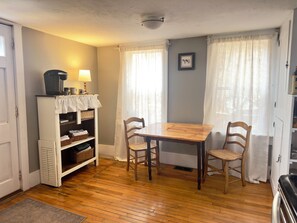 Dining - Quaint 3-bedroom farmhouse in peaceful Mason perfect for relaxing.  Farm fresh! (Mason)