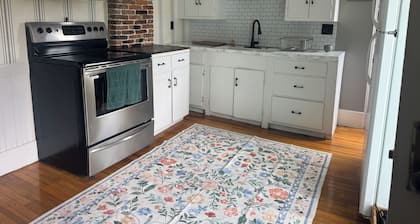 Quaint 3-bedroom farmhouse in peaceful Mason, NH.