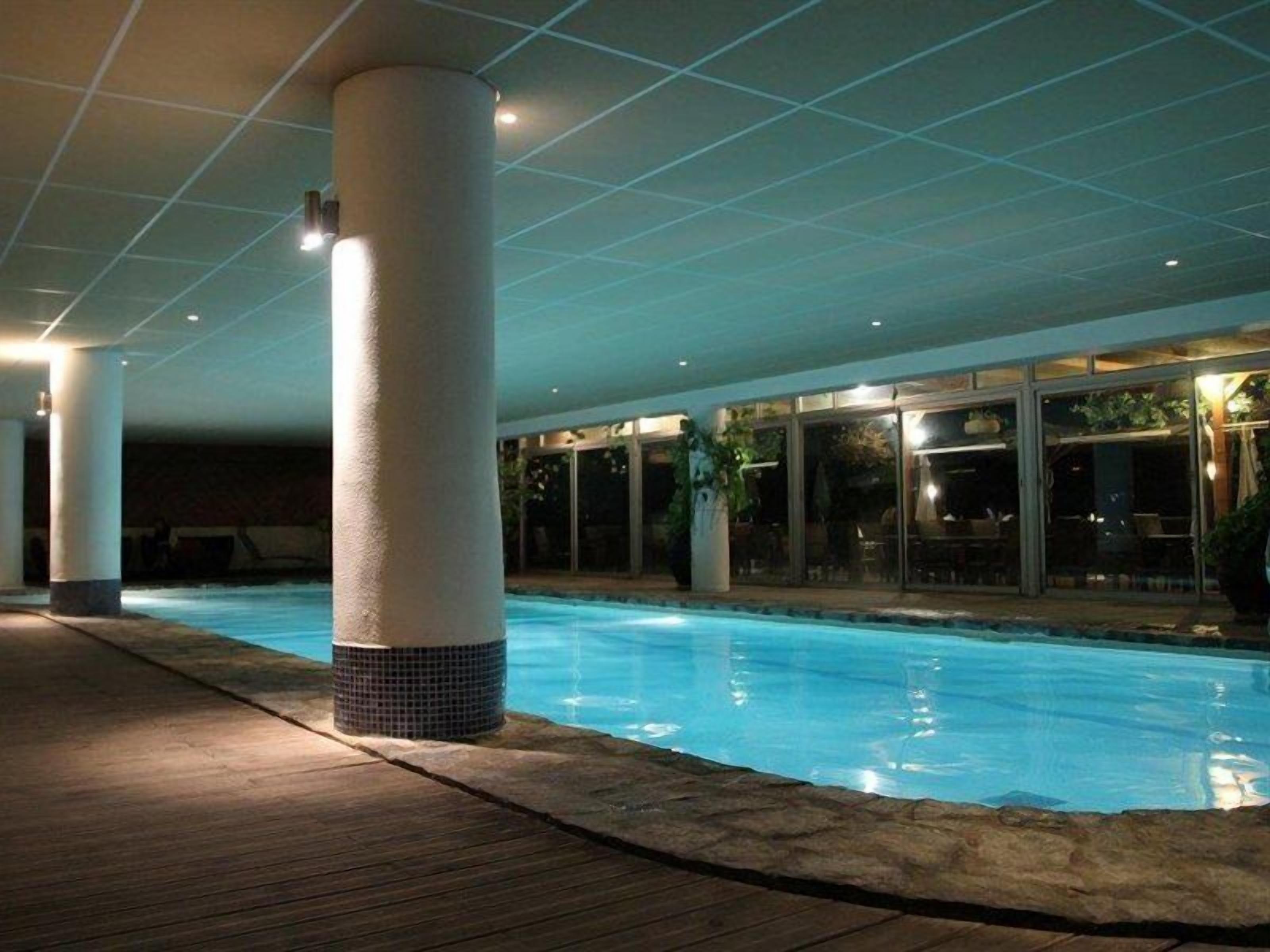 Piscine couverte, piscine extérieure