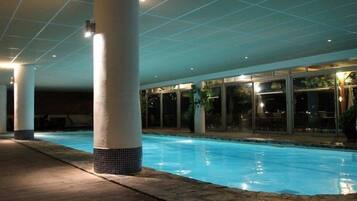 Piscine couverte, piscine extérieure