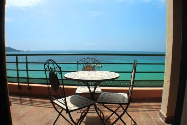 Outdoor dining - Cavaliere Sur Plage (Le Lavandou)