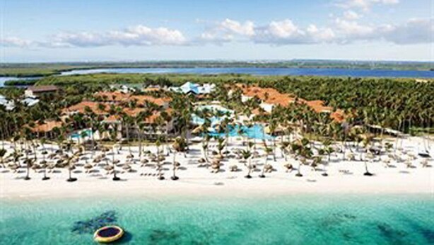 A coastal resort with beach views, palm trees, and a clear blue sky. - Jewel Palm Beach Resort Spa (Punta Cana)