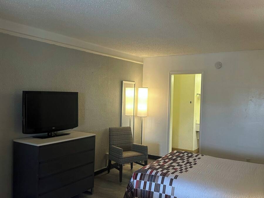 Desk, blackout curtains, free WiFi, bed sheets