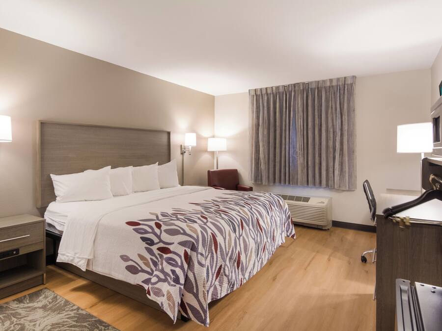 Escritorio, cortinas blackout, wifi gratis y ropa de cama