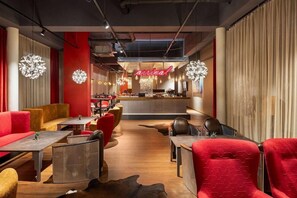 Bar (on property) - Amedia Express Graz Airport Trademark Collection by Wyndham (Feldkirchen bei Graz)