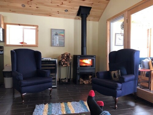 Skogsö Cottage on Dowling Lake-cozy lakefront cabin with private dock