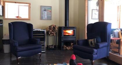 Skogsö Cottage on Dowling Lake-cozy lakefront cabin with private dock