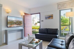Living area - St. George Beach Hotel & Spa Resort - Adults Only (Chlorakas)