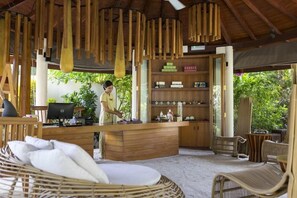 Lobby - Centara Ras Fushi Resort and Spa Maldives - Adults Only (Giravaru)