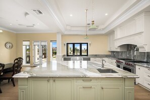 Private kitchen - Newly upgraded luxury home 6B6.5B at Newport Coast. (Newport Beach)