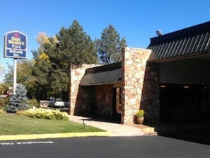 Exterior - Boulder Inn (Boulder)
