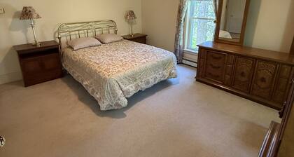 Spacious 4-bedroom house overlooking vineyards and Cayuga Lake