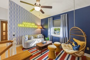 TV, fireplace, table football - Sleeps 10 • Heated Pool • Game Room • Hot Tub (Largo)