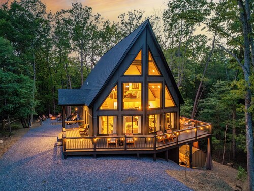 Stunning, Brand New Chalet in Massanutten, Sleeps 16