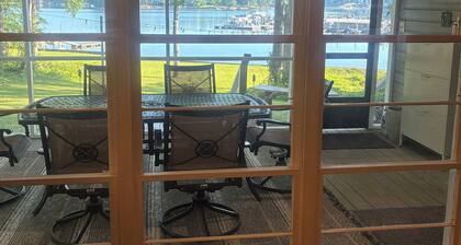 3-bdrm/2bath house on Lake Wateree with cool AC and Private Boat Dock!