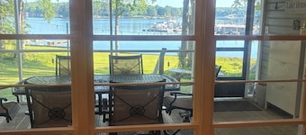 3-bdrm/2bath house on Lake Wateree with cool AC and Private Boat Dock!