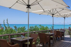 Outdoor dining - Cocobay Resort (Valley Church)