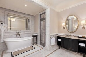 Bathroom - Al Habtoor Palace (Dubai)