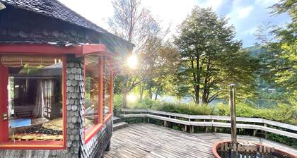 Private Lakeside Cottage - Tinquilco Lake, Huerquehue National Park - Pucón, Chile & Hot Tub