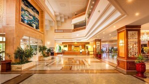 A spacious lobby with a reception desk, multiple floors, and decorative elements. - Occidental Marco Polo (Hammamet)