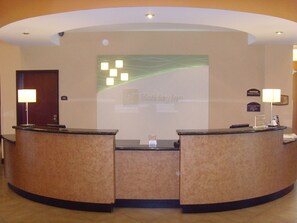 Lobby - Holiday Inn Hotel and Suites Rogers Pinnacle Hills (Rogers)