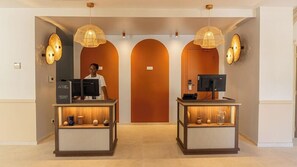 Lobby - Hotel Atrium (Arles)