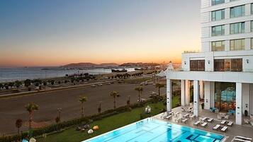 Indoor pool, outdoor pool