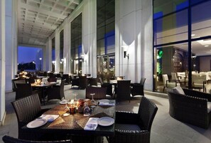 Outdoor dining - The Green Park Pendik Hotel and Convention Center (Istanbul)