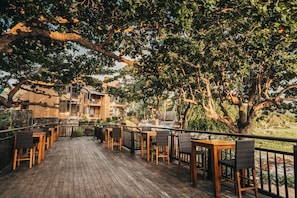Outdoor dining - Tamarina Golf and Spa Boutique Hotel (Flic-en-Flac)