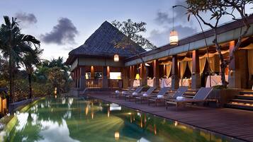 Indoor pool, outdoor pool