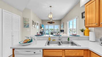 Condo, Multiple Beds (Skyline of Madeira 306) | Private kitchen
