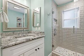 House, Multiple Beds (Sunny Dayz) | Bathroom - Sunny Dayz (New Smyrna Beach)