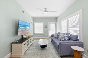 House, Multiple Beds (Lofty House) | Living area - Lofty House (New Smyrna Beach)
