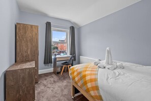 Room - Spacious 5-Bedroom Home for Large Families& Groups (Worcestershire)