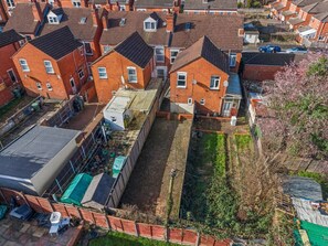 Exterior - Spacious 5-Bedroom Home for Large Families& Groups (Worcestershire)