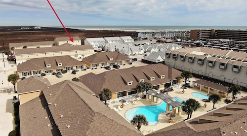 Ocean's 96 & Beautiful Place by Avantstay Sleeps 32, 2 Homes Heated Pool + Game Rooms + Balconies
