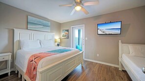 Interior - Ocean's 96 & Beautiful Place by Avantstay Sleeps 32, 2 Homes Heated Pool + Game Rooms + Balconies (Corpus Christi)