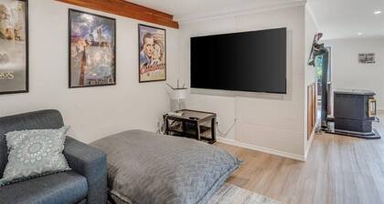 Lakeside 8-Bed Retreat | Game Room | Hot Springs