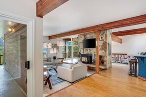 TV, fireplace, stereo