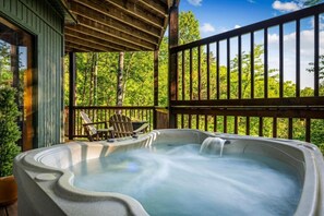 Outdoor spa tub - Octagon Overlook | Sauna, Hot Tub, Fire Pit, Games (Gatlinburg)